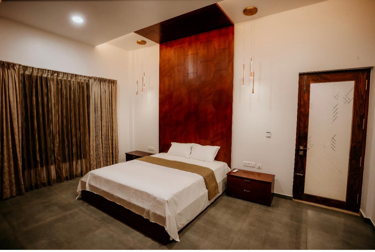 Sophisticated Bedroom With Wood Veneer Designs