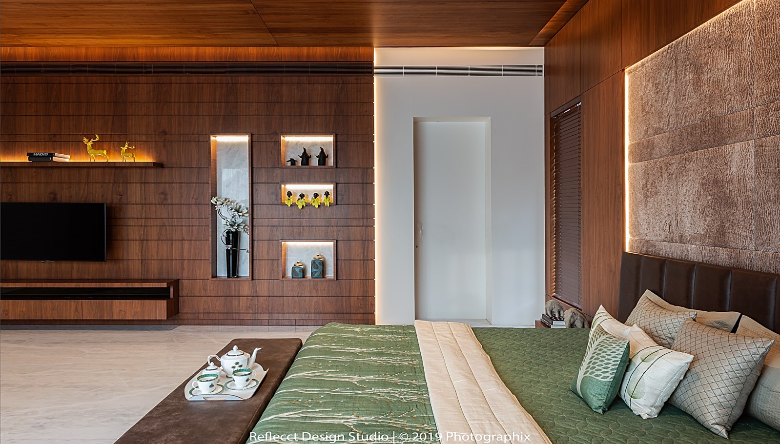 Unique wood veneer wardrobe designs for bedroom furniture